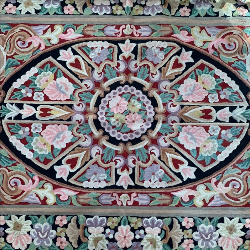 Embroidered rug - Picture 2 of 5